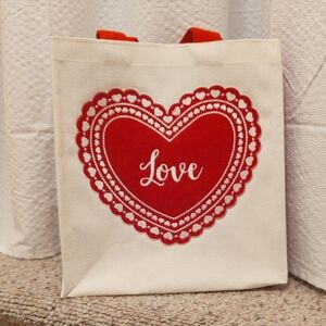 Source Unknown Cream Tote with Red Heart Design